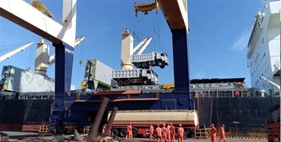 Skicka maskiner från Kina: överdimensionerad last, sönderbulk eller container?